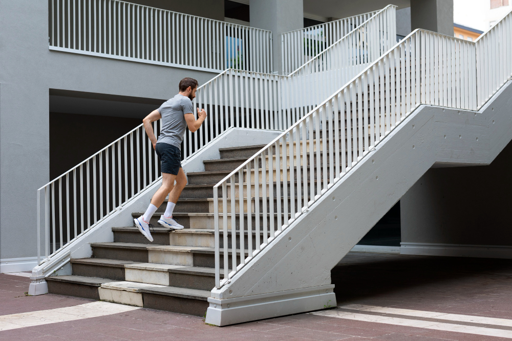 9 οφέλη από την ανάπτυξη της συνήθειας να ανεβαίνουμε σκάλες